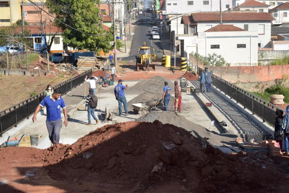 Ponte da Rua Rafael Sampaio chega s etapas finais