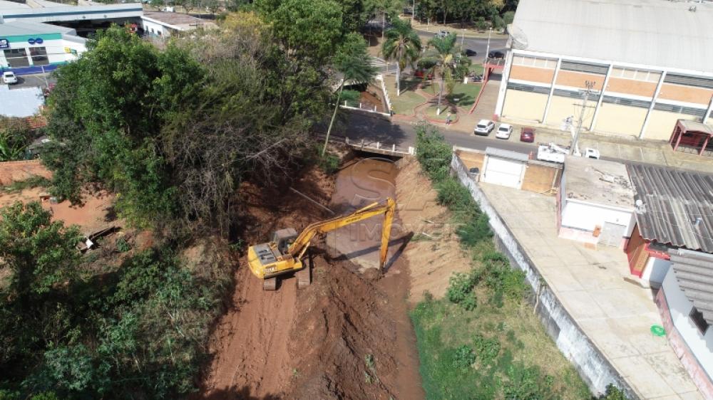 Rios de Botucatu recebem obras de limpeza e dragagem