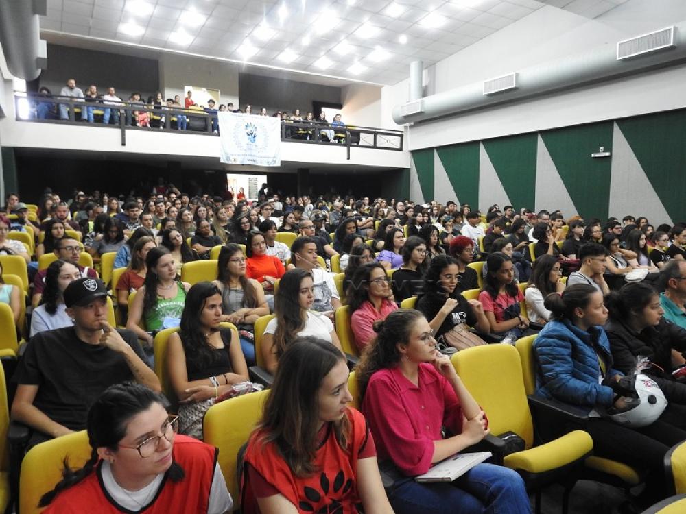 Unesp faz recepo unificada de novos alunos em Botucatu